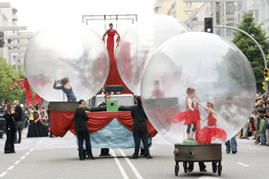 Inflatable showcase with product