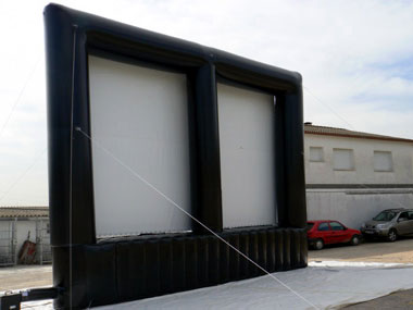 Inflatable cinema screens